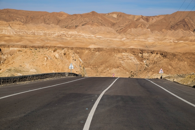 algeria borders road tunisia desert